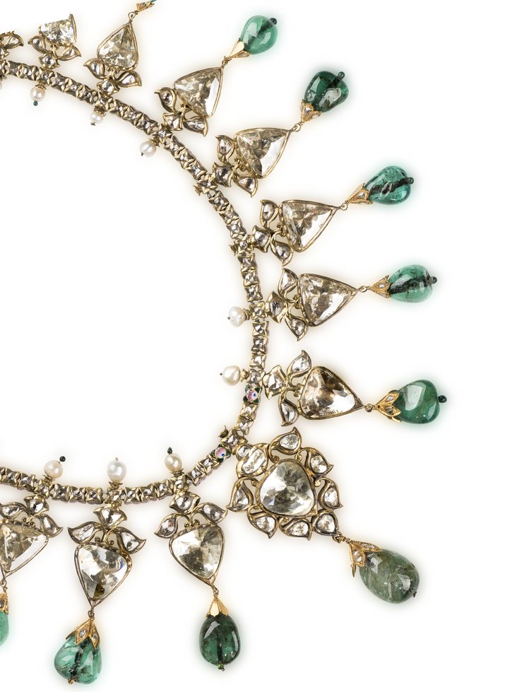 mia-necklace-detail