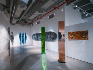 منظر من معرض «Refracted Life» للفنان حسين جميل ضمن أبرز معارض ديسمبر 2025