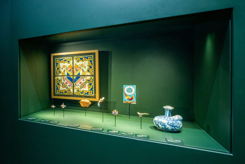 Birds Verse L’ÉCOLE Middle East