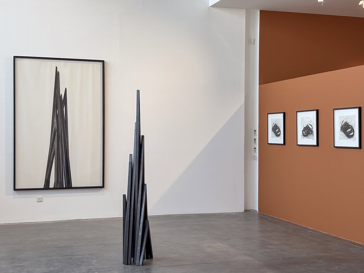 Sculptures, Furniture & Works on Paper_insta-view-2